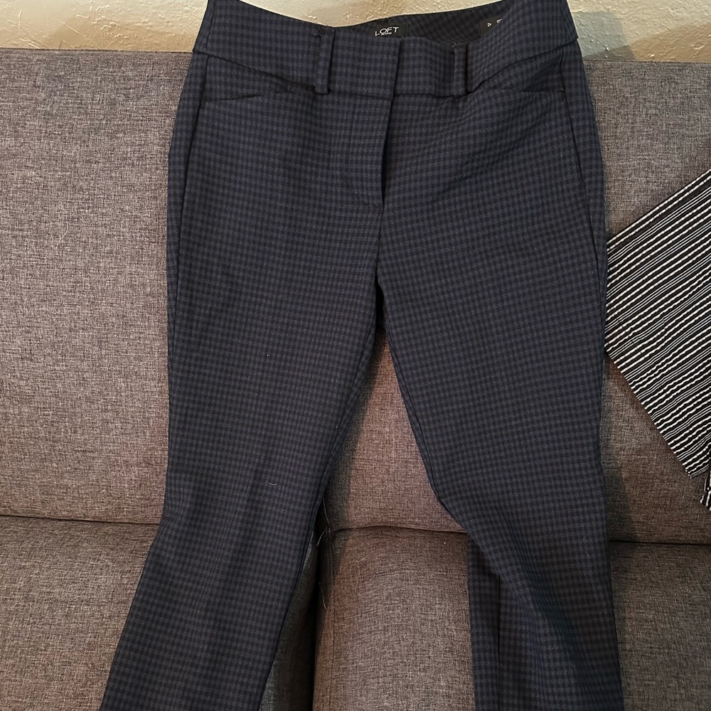 Women’s skinny leg dress pants.
